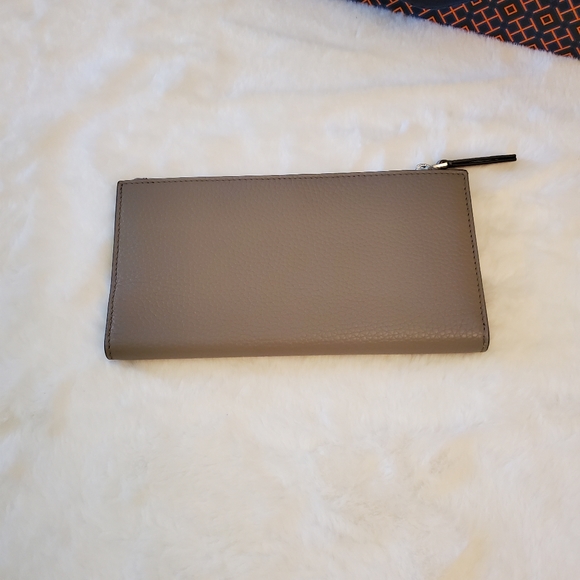 TORY BURCH ⭐️NEW!⭐️ Tory Burch Britten Slim Envelope Wallet - Picture 2 of 10